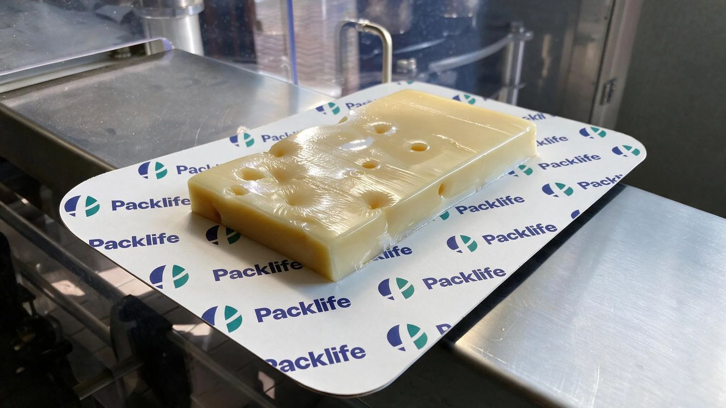 Formaggio confezionato in skin su supporto cellulosico Packlife