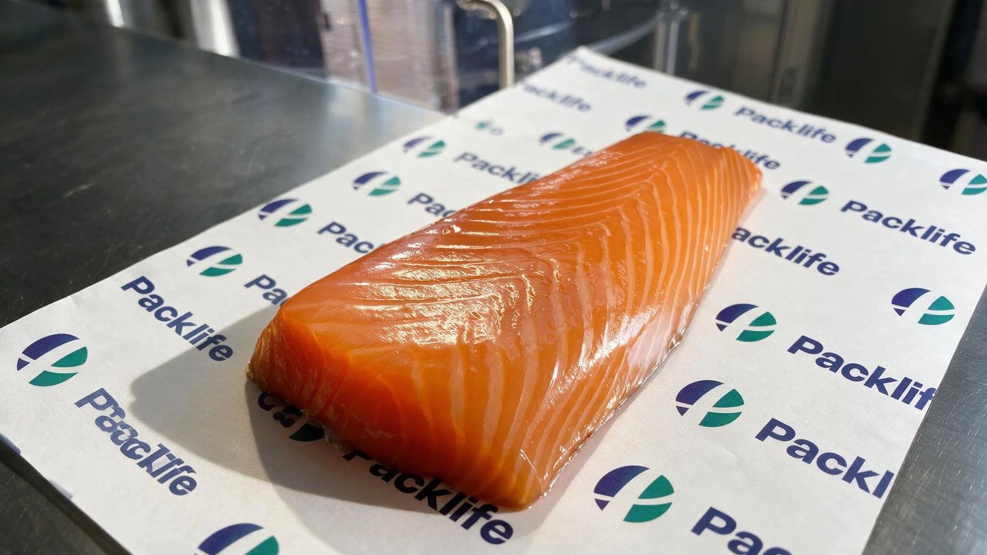 Filetto di salmone in skin su scheda cellulosica Packlife